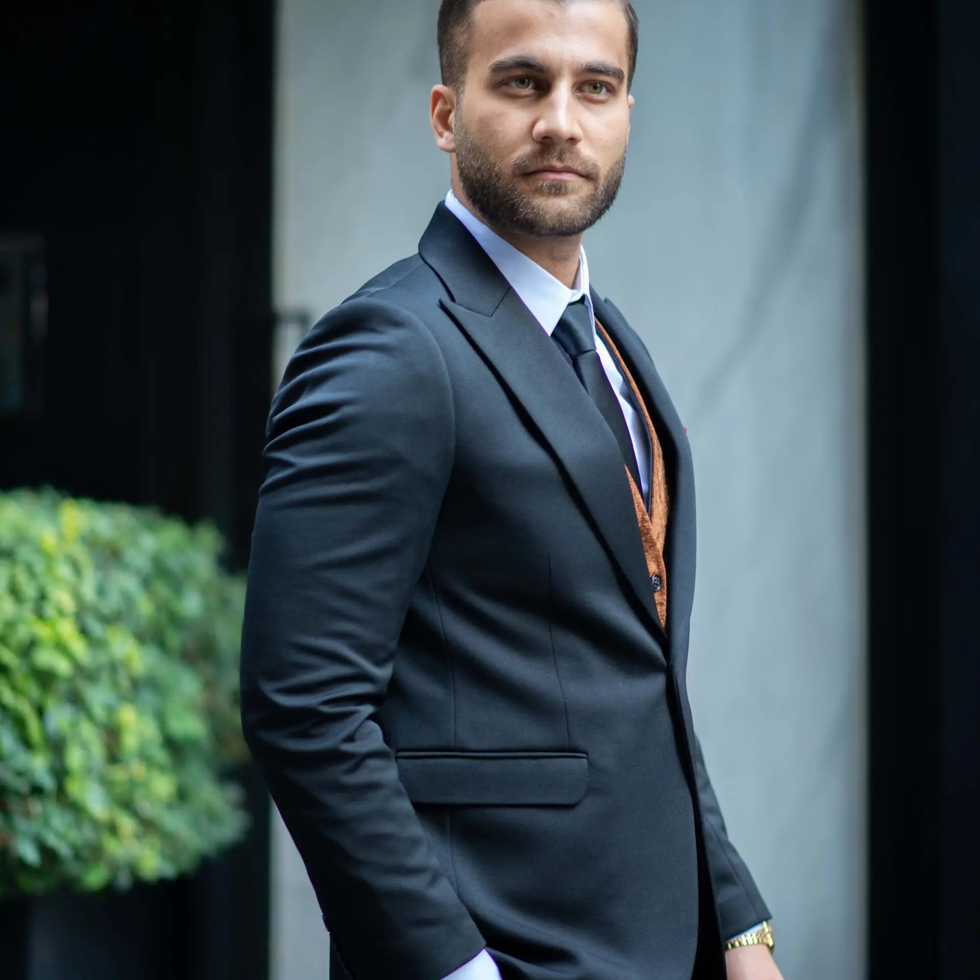 ژست عکاسی مردانه نشسته