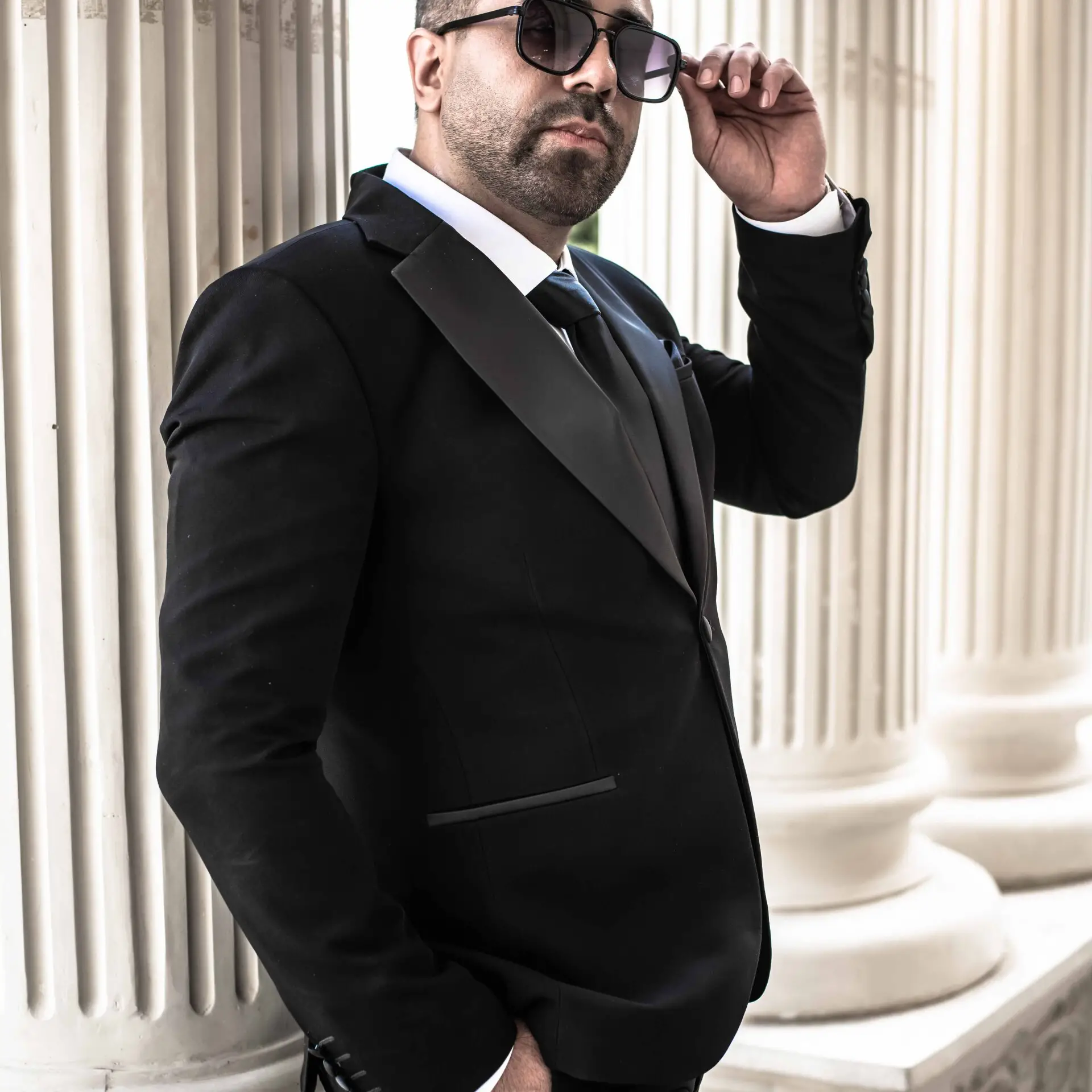 ژست عکاسی مردانه نشسته