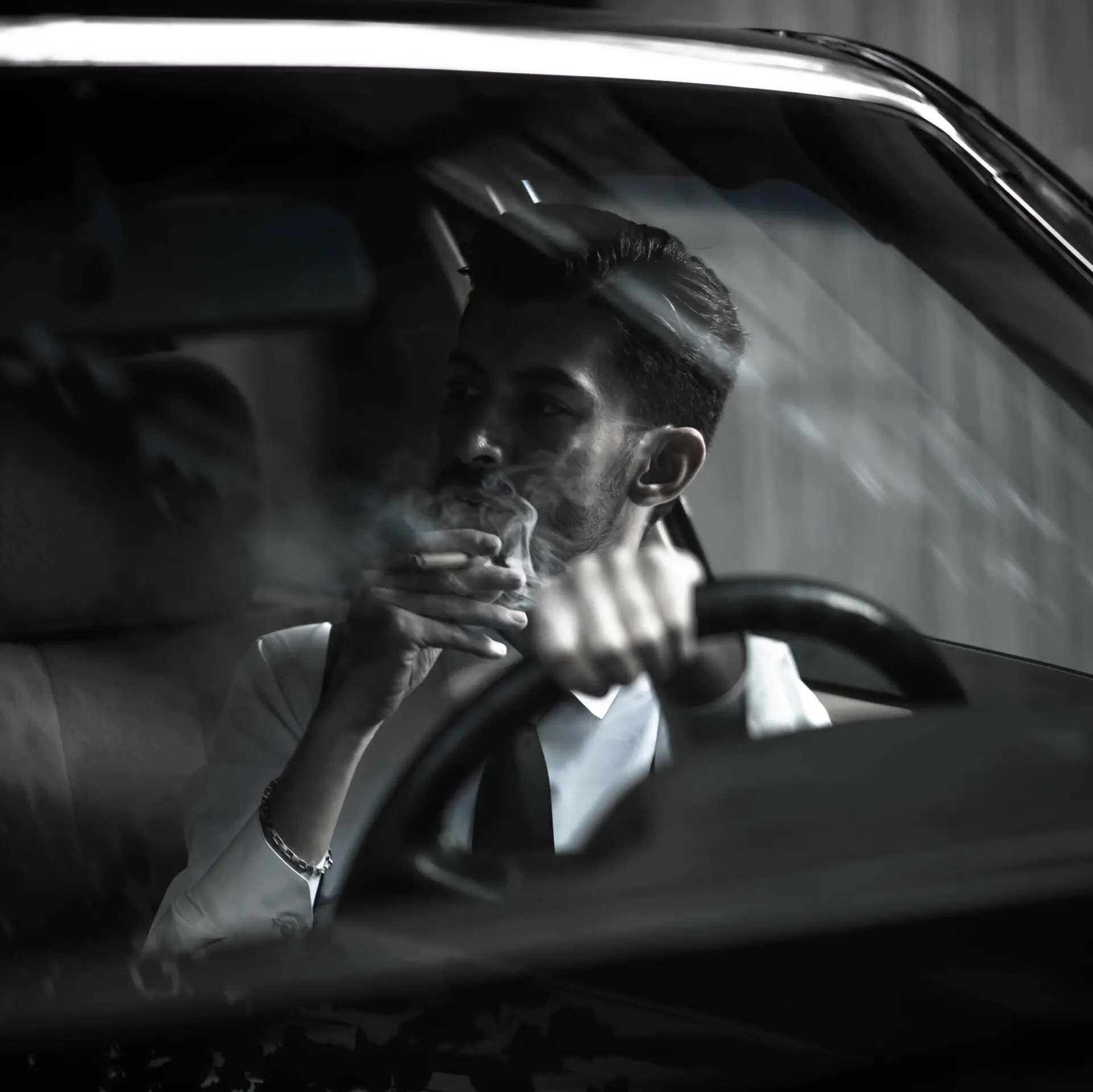 ژست عکاسی مردانه نشسته